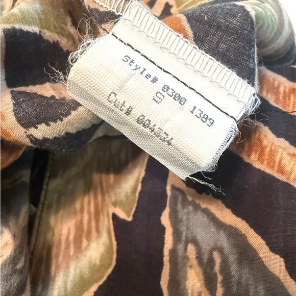 Vintage Tori Richard Men's Small Black and Brown Leaf Print Shirt 100% Cotton - Picture 2 of 5